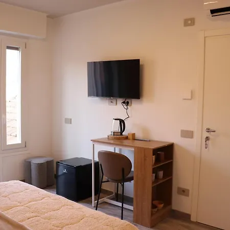 House - Center *