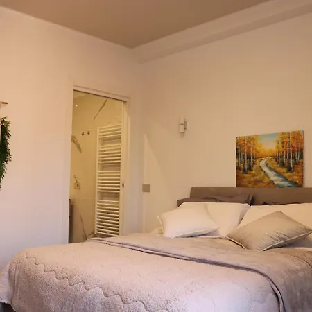 Apartment House - Center