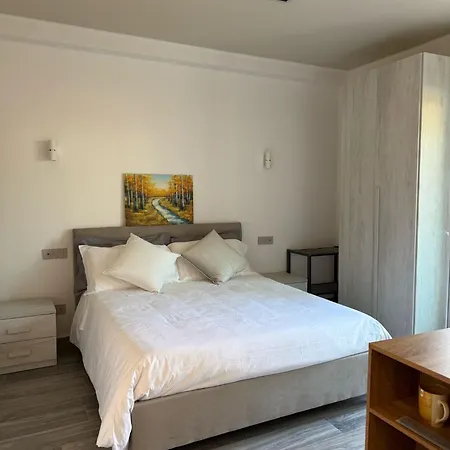 Apartment House - Center *